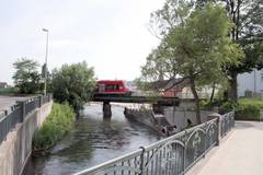 Noch fehlt da heute wesentlich höhere Grün: die Bahnbrücken am südlichen Ende des Heidenheimer Bahnhofsgeländes, die nächstes Jahr durch einen Neubau ersetzt werden.