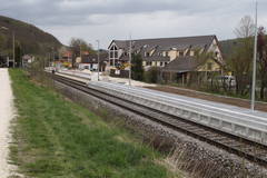 Der alte Teil des Bahnsteiges muß jetzt entfernt werden, dann folgt auch hier die Anhebung auf das neue Niveau. Fotos: Uwe Siedentop. Der alte Teil des Bahnsteiges muß jetzt entfernt werden, dann folgt auch hier die Anhebung auf das neue Niveau. Fotos: Uwe Siedentop.