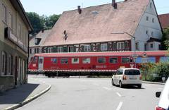 Panne am Schnaitheimer Bahnübergang: Die Kamera ist defekt. Ein Hilfsposten überwacht vor Ort, dass die Schienen frei sind. Foto: Uwe Siedentop Panne am Schnaitheimer Bahnübergang: Die Kamera ist defekt. Ein Hilfsposten überwacht vor Ort, dass die Schienen frei sind. Foto: Uwe Siedentop