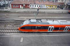 Deutlich zu sehen: Fahrzeuge mit der Aufschrift "Brenzbahn" verlassen den Bahnhof Schorndorf. Foto: Uwe Siedentop Deutlich zu sehen: Fahrzeuge mit der Aufschrift "Brenzbahn" verlassen den Bahnhof Schorndorf. Foto: Uwe Siedentop