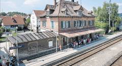 Von vorn wie von hinten ein Gebäude mit Charme: der Herbrechtinger Bahnhof. Foto: Oliver Vogel Von vorn wie von hinten ein Gebäude mit Charme: der Herbrechtinger Bahnhof. Foto: Oliver Vogel